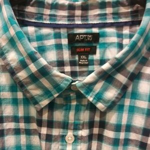 Mens short sleeve button-down size XXL.